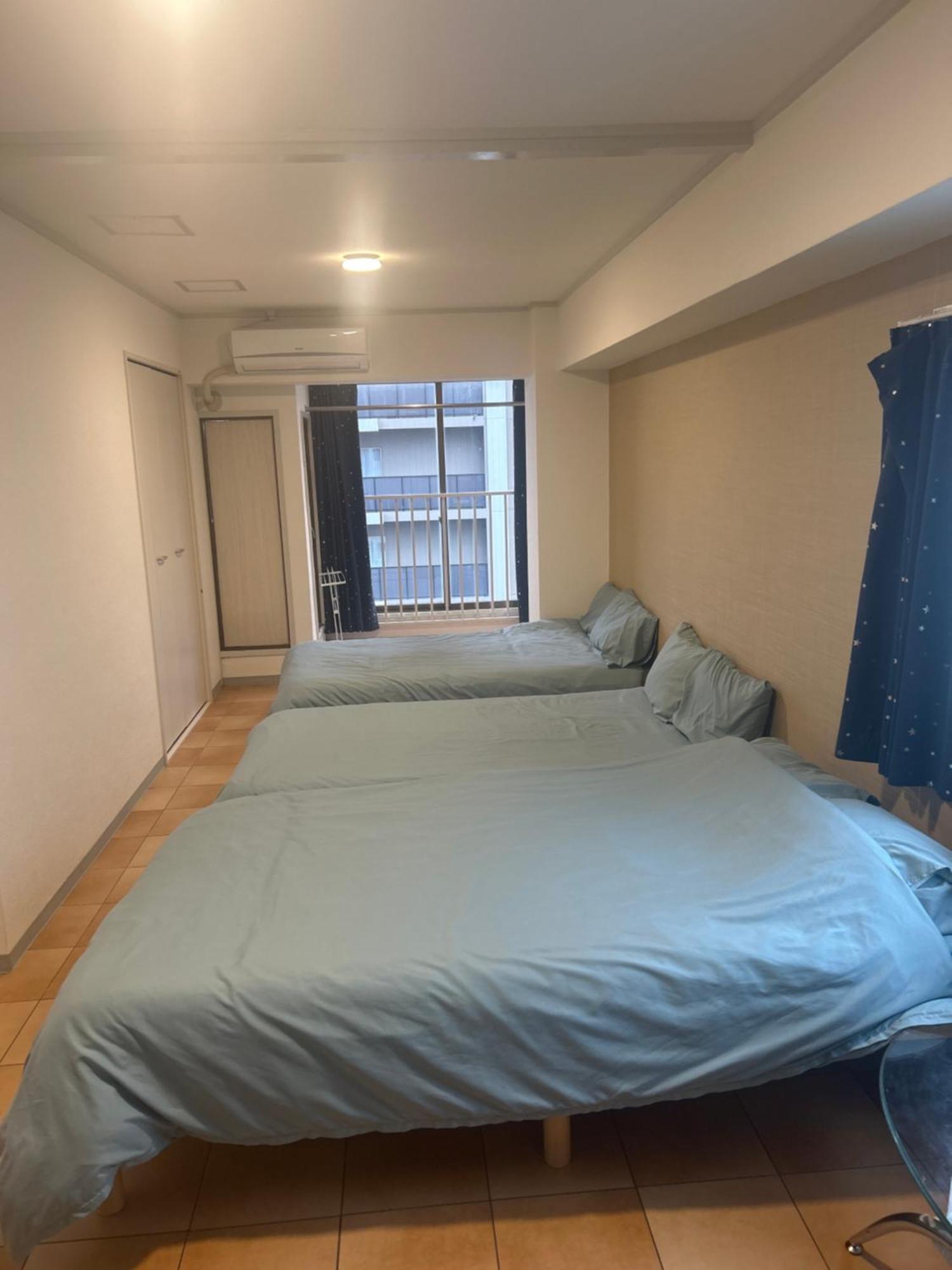 Large By Kuromon Market 大阪
